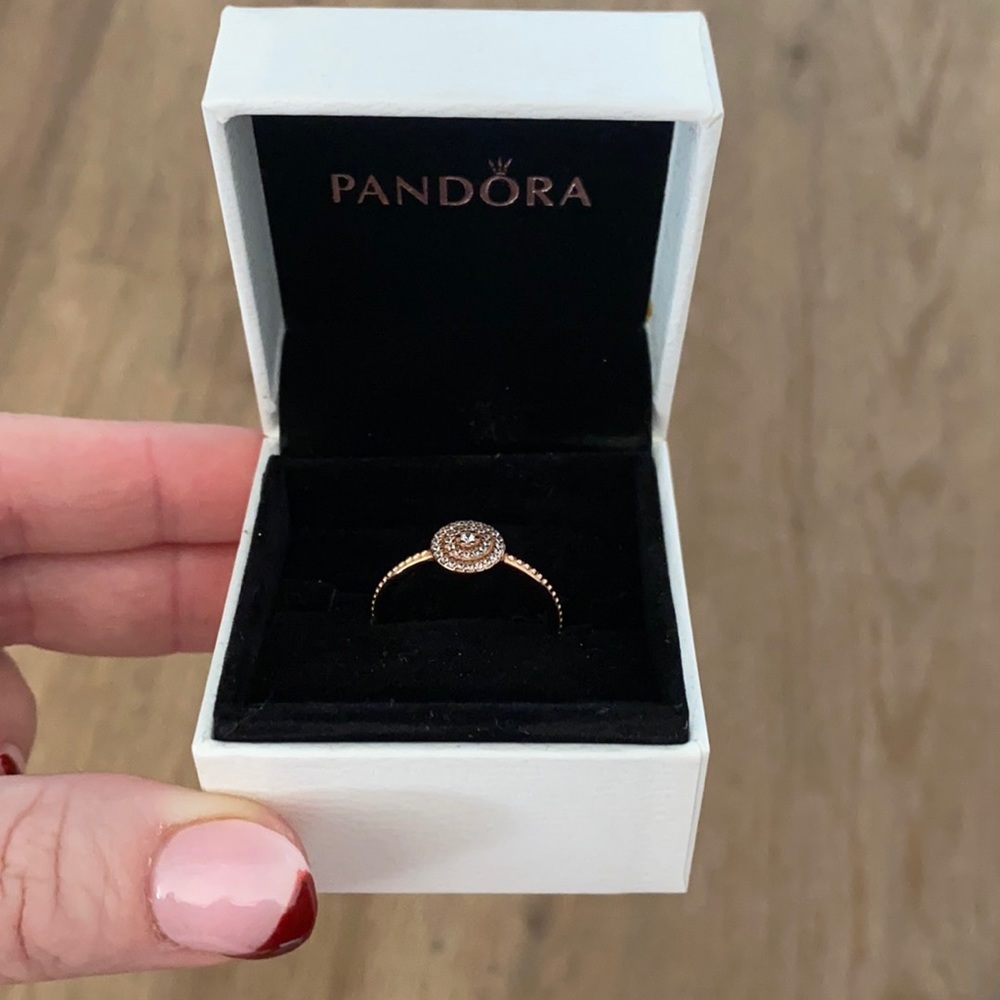 PANDORA Elegant Sparkle Ring